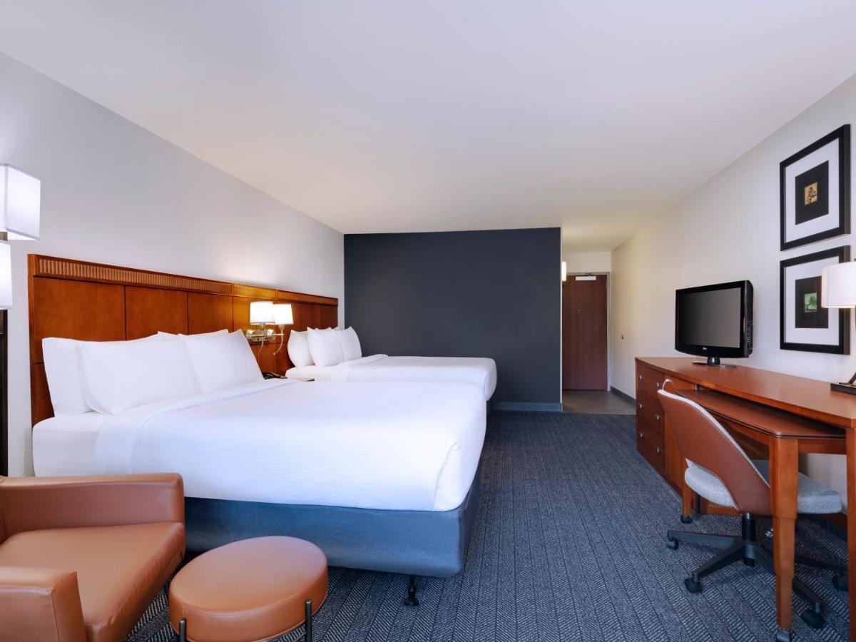 Courtyard Tampa North / I-75 Fletcher Extérieur photo