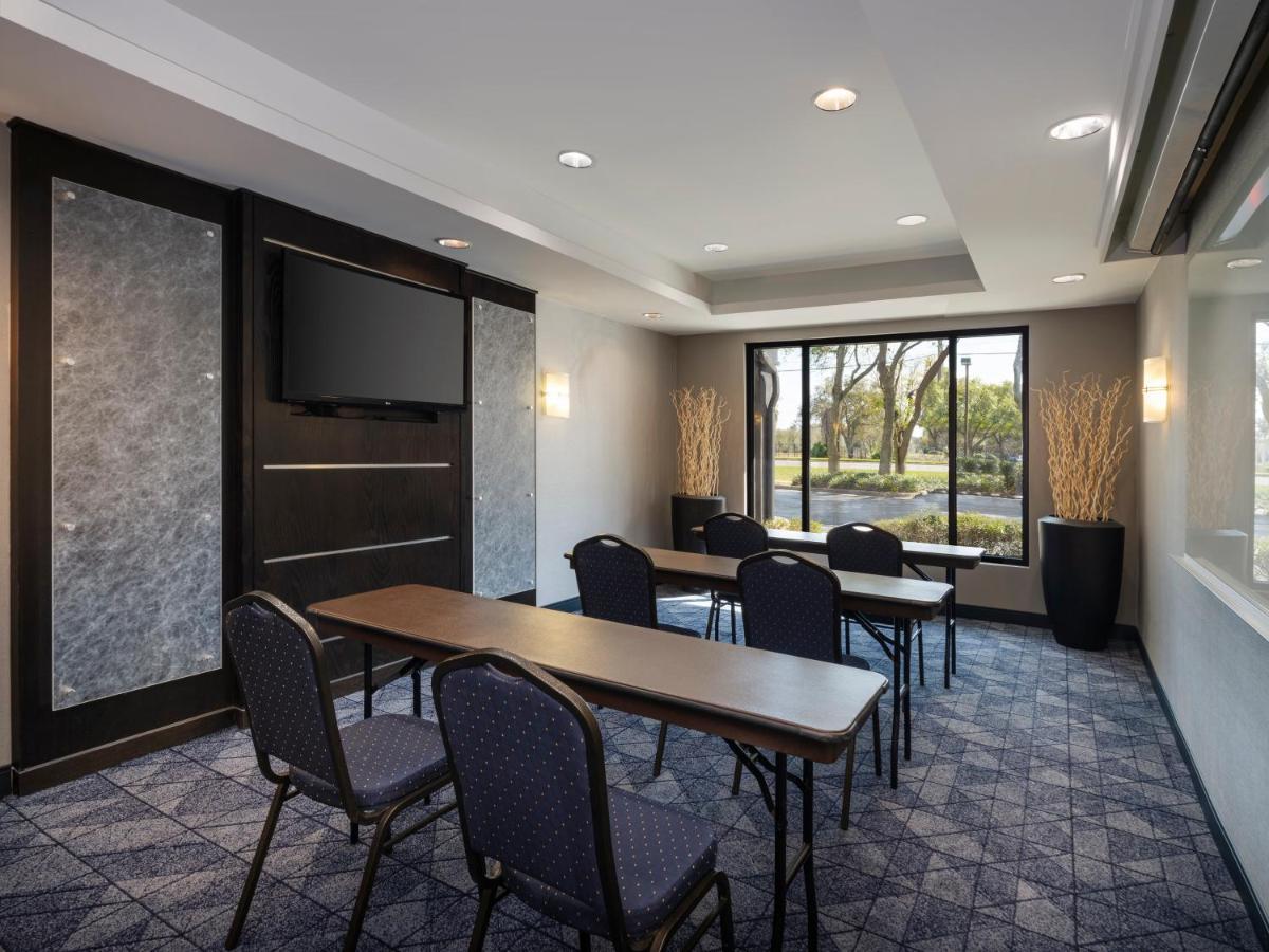 Courtyard Tampa North / I-75 Fletcher Extérieur photo