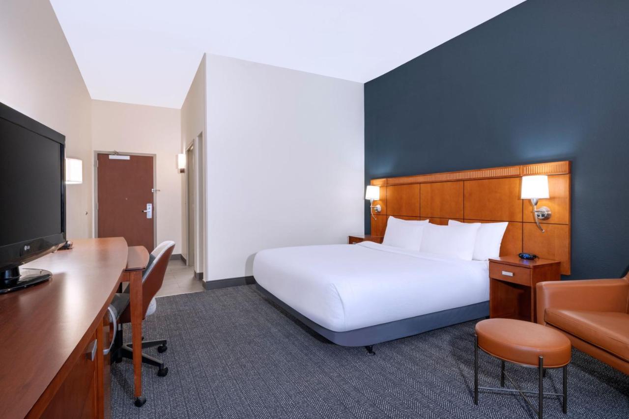 Courtyard Tampa North / I-75 Fletcher Extérieur photo