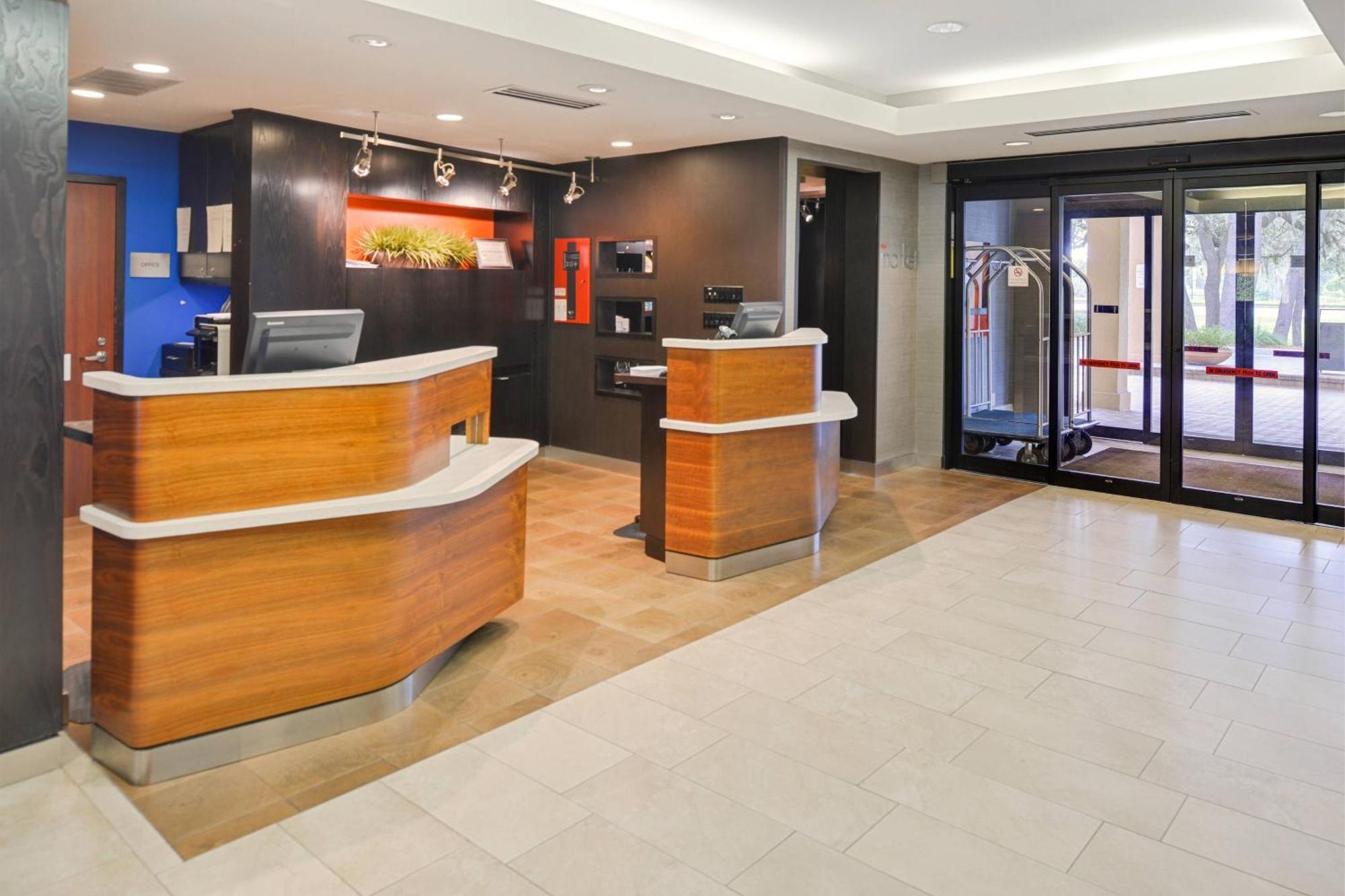 Courtyard Tampa North / I-75 Fletcher Extérieur photo