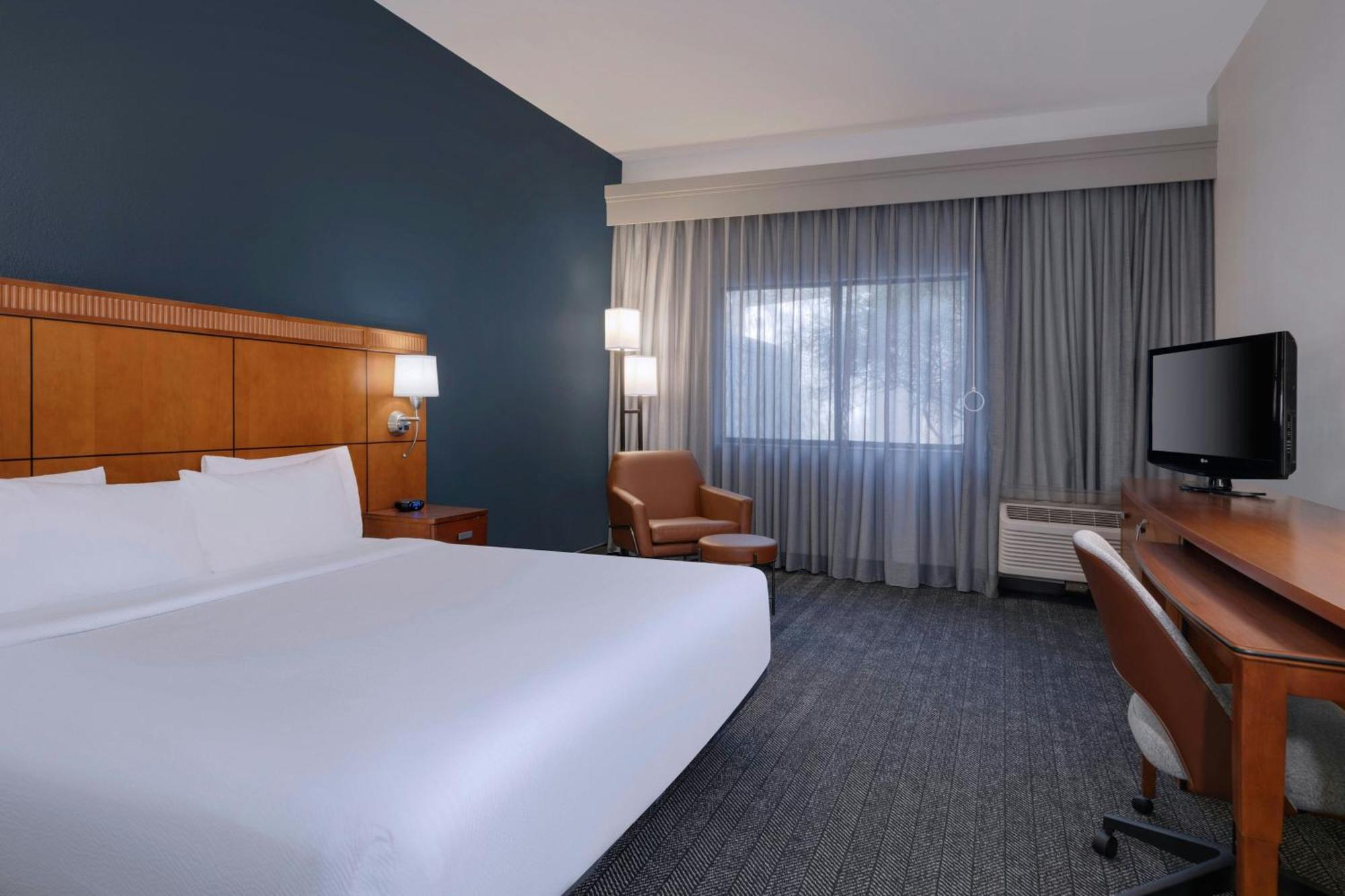 Courtyard Tampa North / I-75 Fletcher Extérieur photo