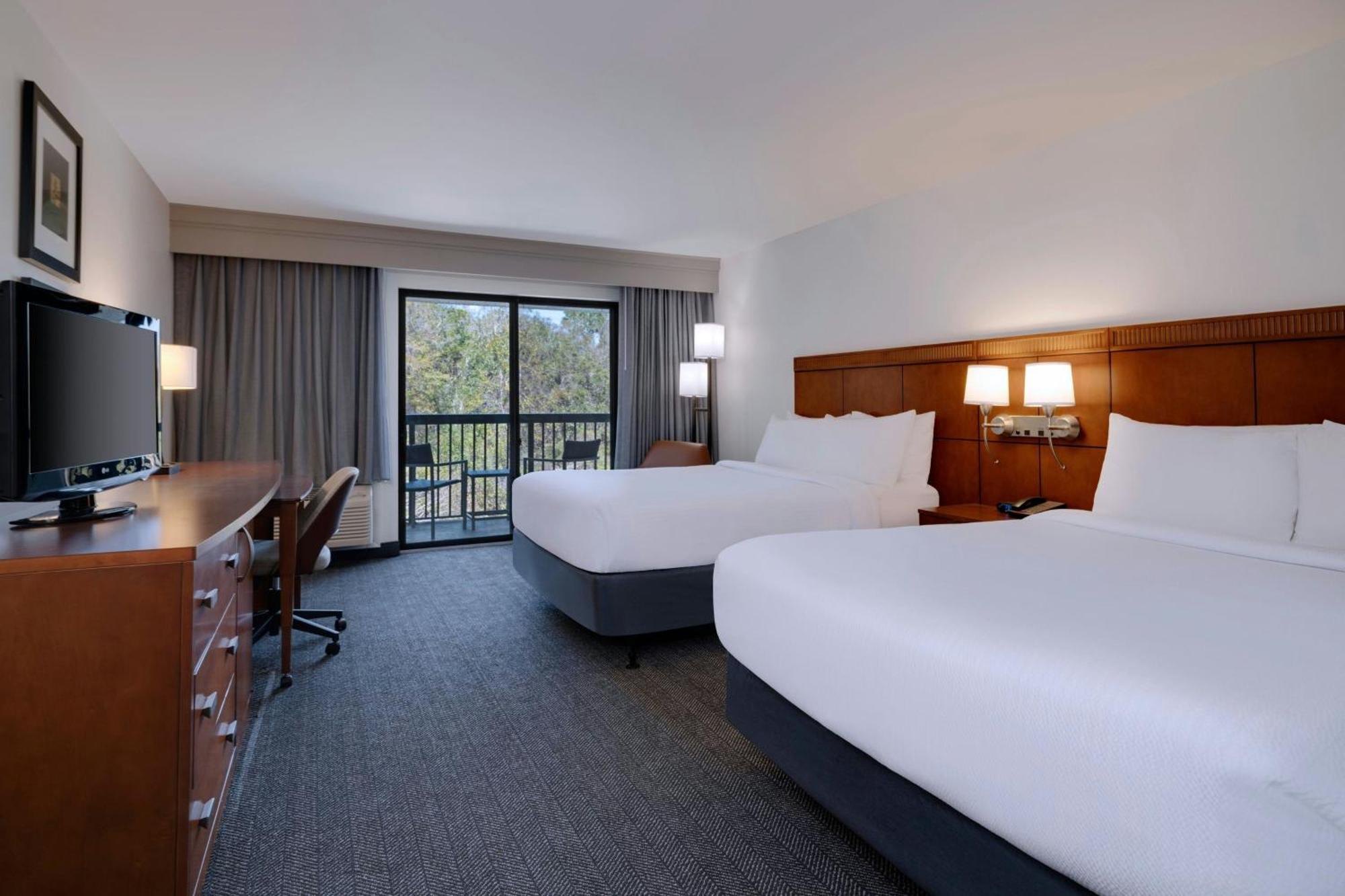 Courtyard Tampa North / I-75 Fletcher Extérieur photo
