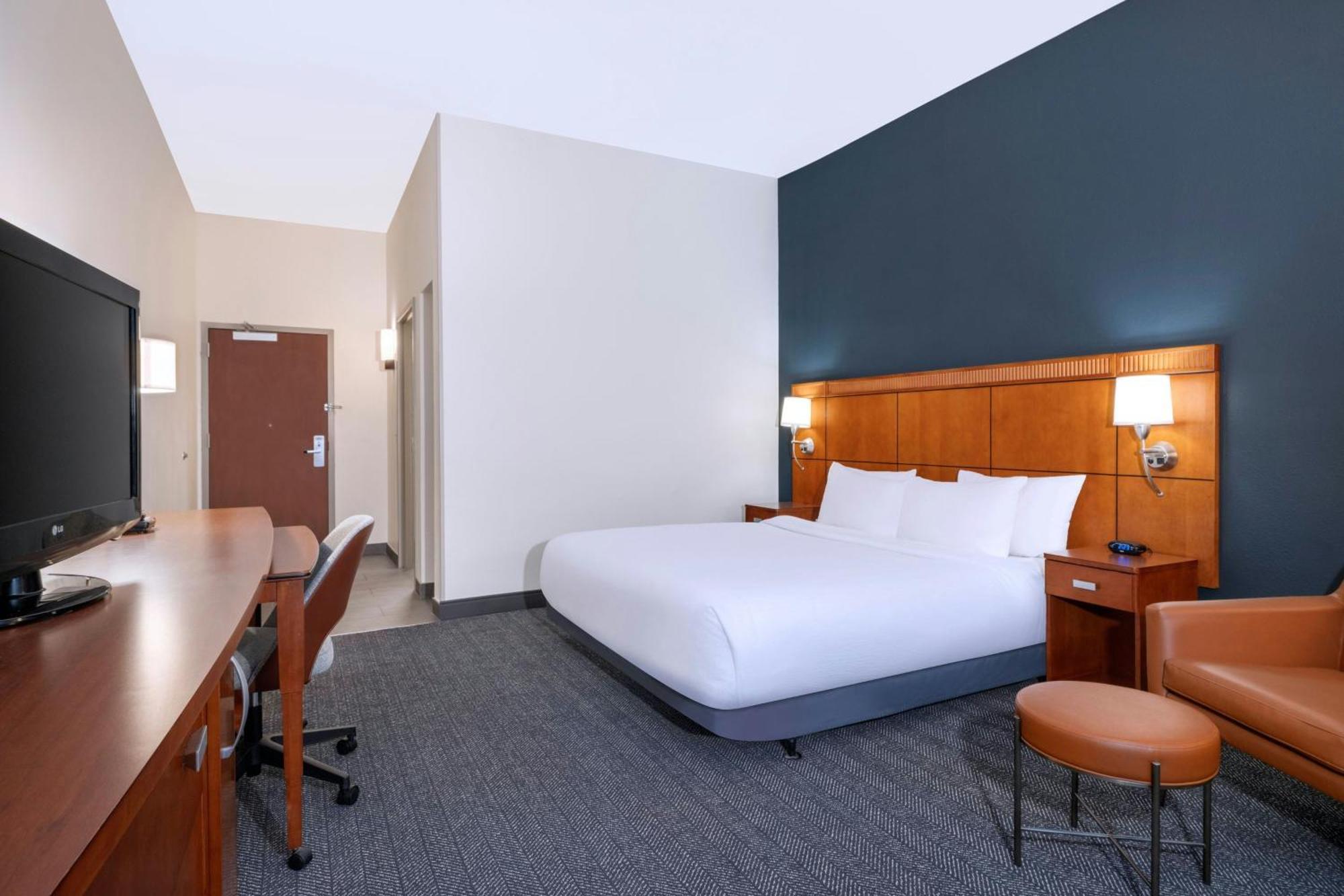 Courtyard Tampa North / I-75 Fletcher Extérieur photo