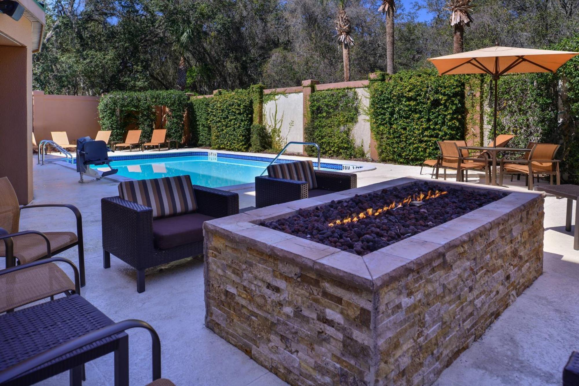 Courtyard Tampa North / I-75 Fletcher Extérieur photo